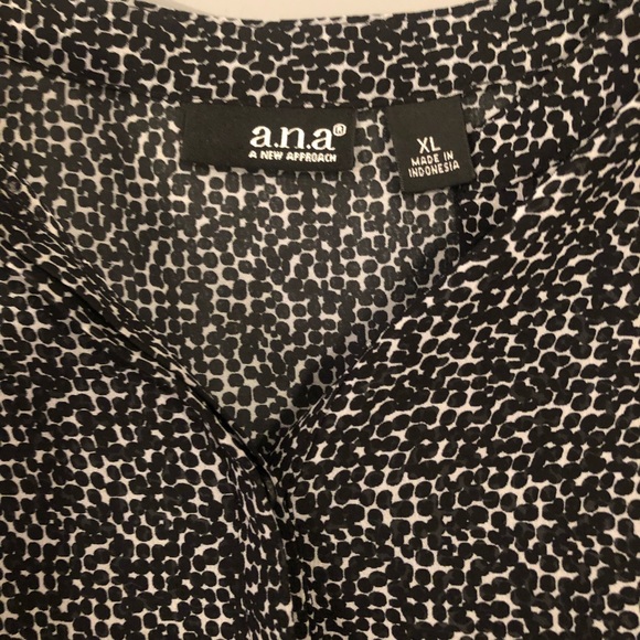 🖤Black & White Polka Dot Sheer Top! - Picture 4 of 7